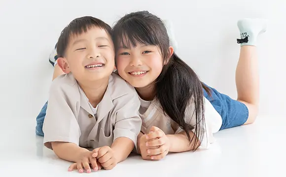 早期治療（1期治療）と成人矯正（2期治療）について